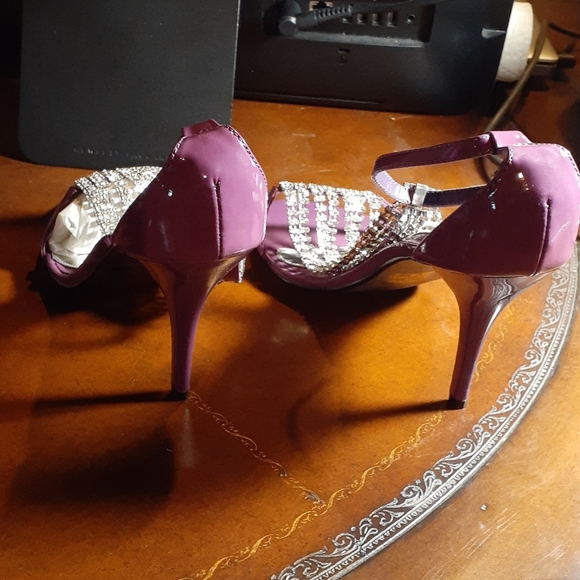 Brand new plum sandals with rhinestones - Picture 5 of 5